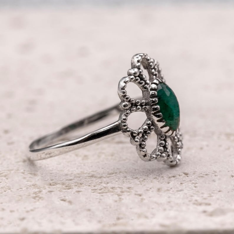 925 Sterling Silver Ladies Vintage Style Ring Emerald Gemstone Ornate Filigree