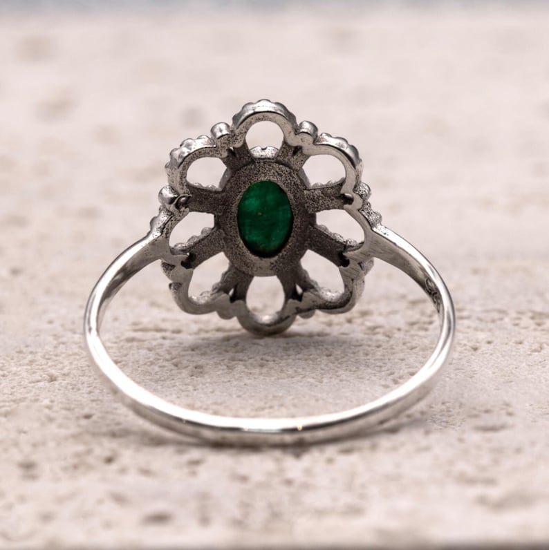 925 Sterling Silver Ladies Vintage Style Ring Emerald Gemstone Ornate Filigree
