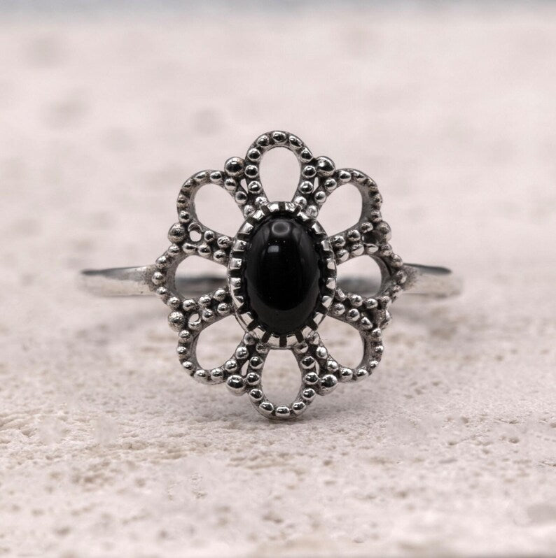925 Sterling Silver Vintage Style Ladies Ring Onyx Gemstone Ornate Filigree