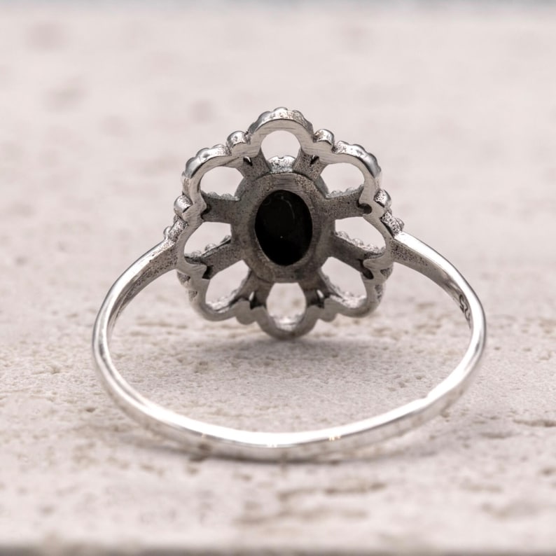 925 Sterling Silver Vintage Style Ladies Ring Onyx Gemstone Ornate Filigree