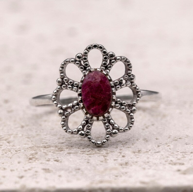 925 Sterling Silver Vintage Style Ladies Ring Red Ruby Gemstone Ornate Filigree
