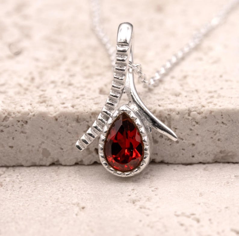 925 Sterling Silver Teardrop Red Garnet Gemstone Ladies Pendant Necklace Unique