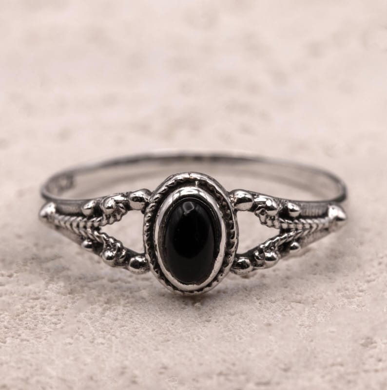 925 Sterling Silver Ladies Vintage Style Ring Black Onyx Gemstone Boho Design
