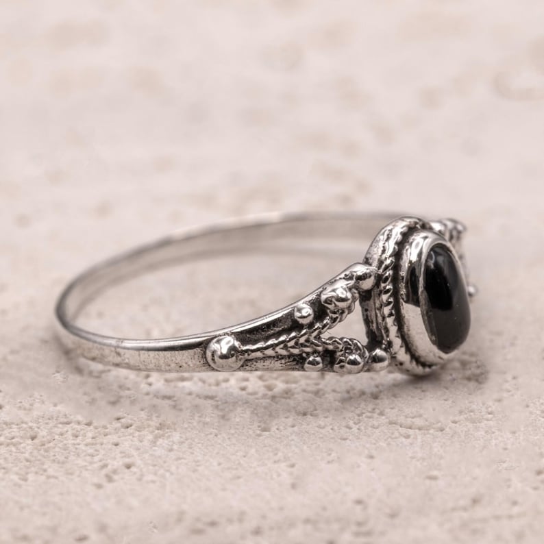 925 Sterling Silver Ladies Vintage Style Ring Black Onyx Gemstone Boho Design