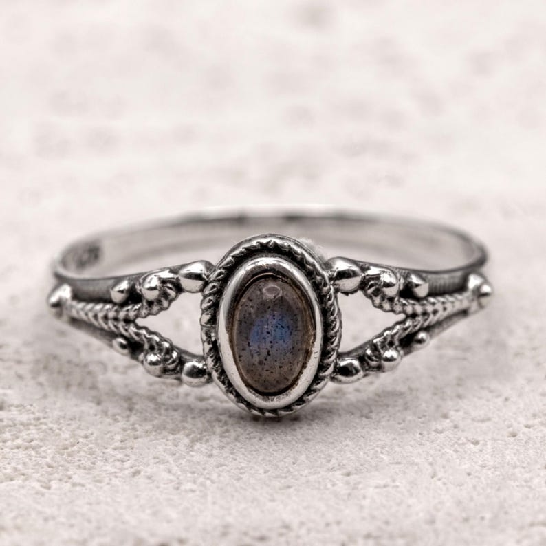 925 Sterling Silver Ladies Vintage Style Ring Labradorite Gemstone Boho Design