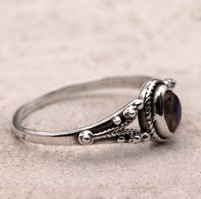 925 Sterling Silver Ladies Vintage Style Ring Labradorite Gemstone Boho Design