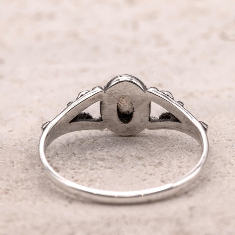 925 Sterling Silver Ladies Vintage Style Ring Labradorite Gemstone Boho Design