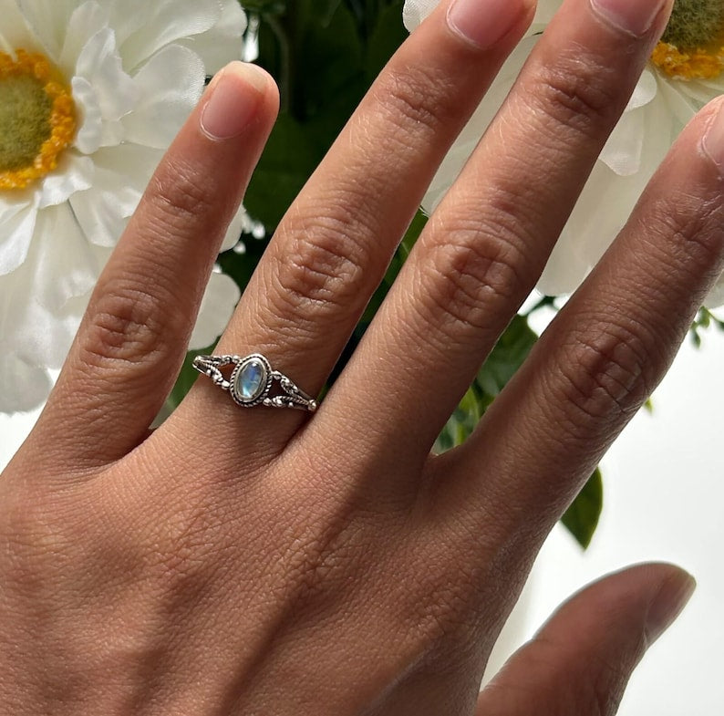 Sterling Silver Ladies Vintage Style Ring Natural Moonstone Gemstone Boho Design