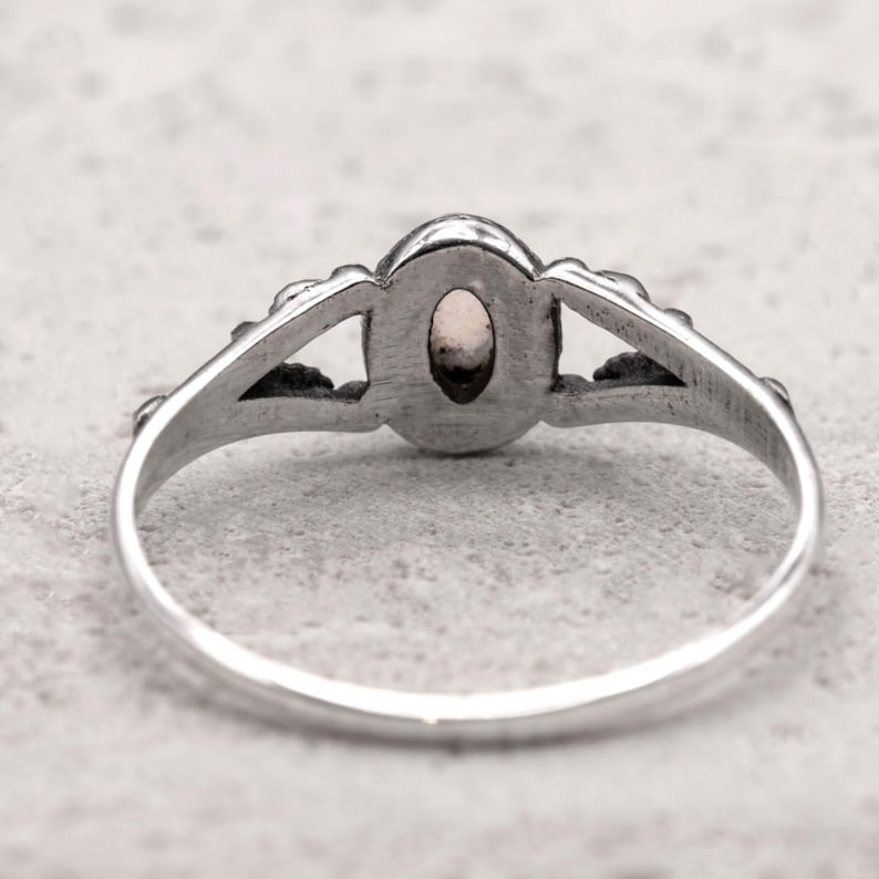 Sterling Silver Ladies Vintage Style Ring Natural Moonstone Gemstone Boho Design