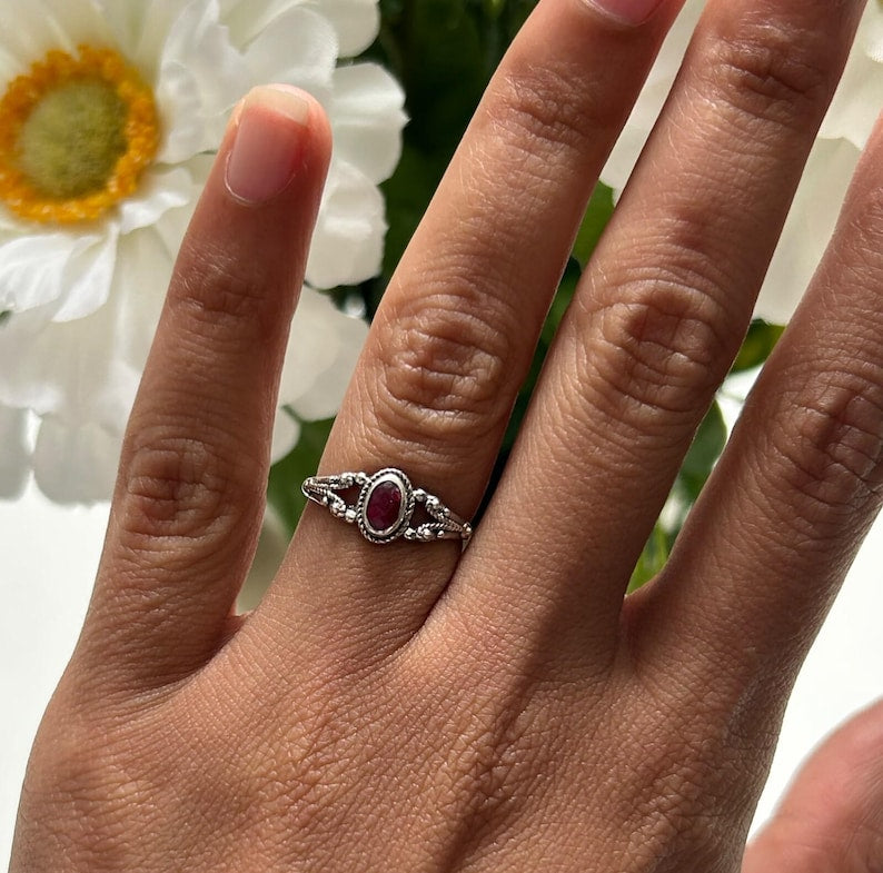 925 Sterling Silver Ladies Vintage Style Ring Simulate Ruby Gemstone Boho Design