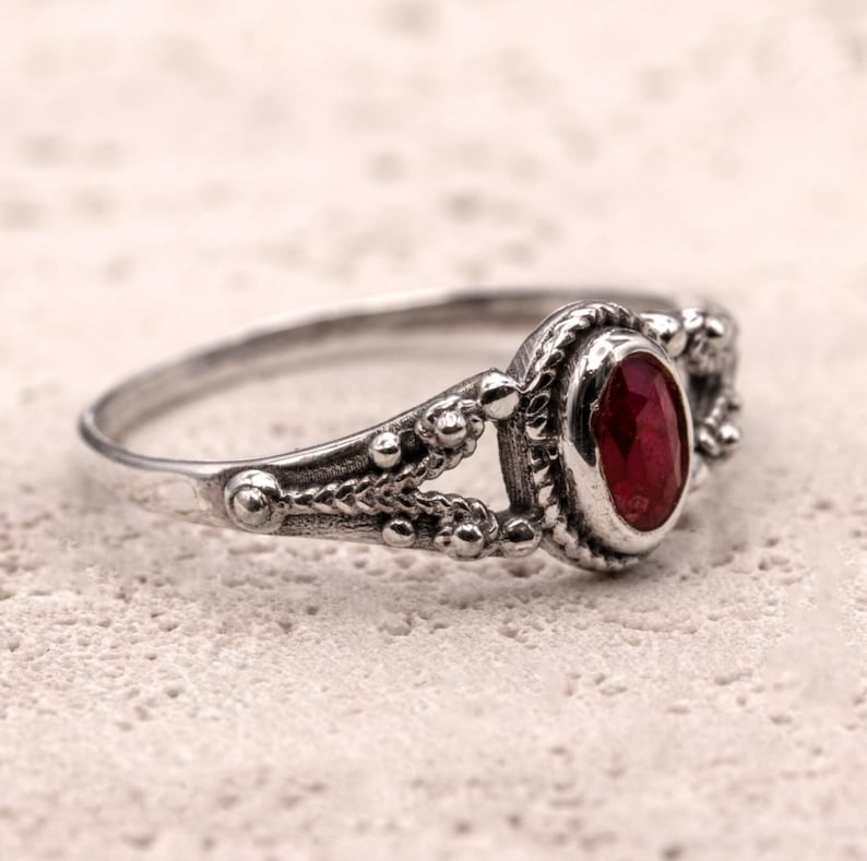 925 Sterling Silver Ladies Vintage Style Ring Simulate Ruby Gemstone Boho Design