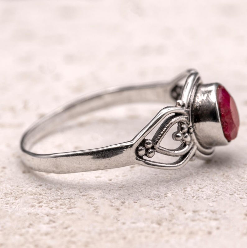 925 Sterling Silver Vintage Style Red Ruby Gemstone Ring Filigree Statement
