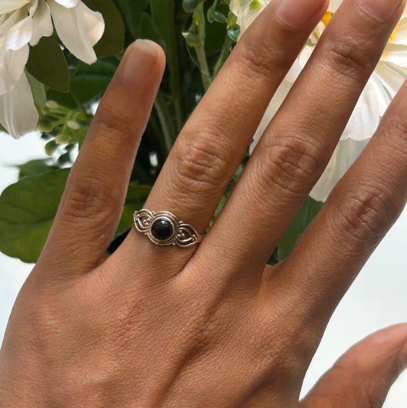 925 Sterling Silver Vintage Style Round Black Onyx Gemstone Ladies Ring Filigree