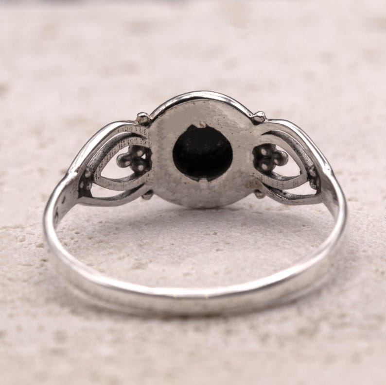 925 Sterling Silver Vintage Style Round Black Onyx Gemstone Ladies Ring Filigree