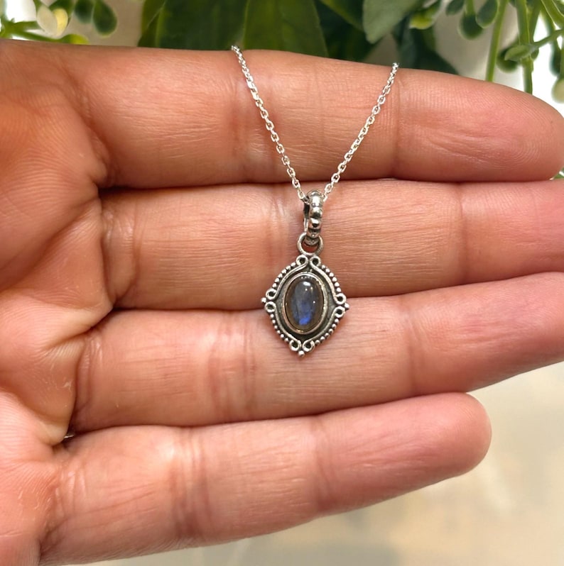 925 Sterling Silver Labradorite Gemstone Ladies Vintage Design Pendant Necklace