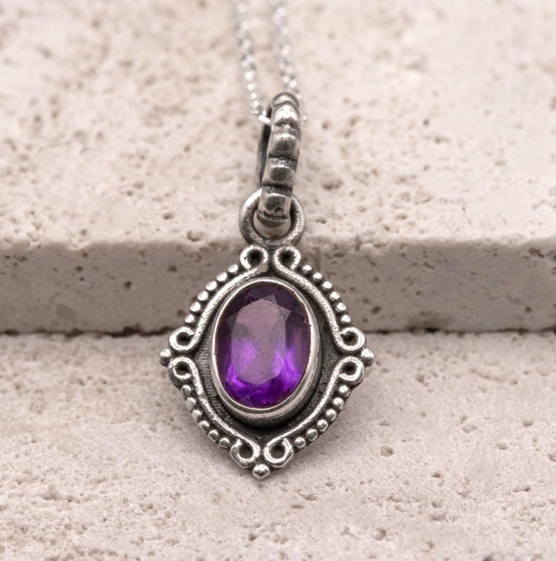 925 Sterling Silver Amethyst Gemstone Ladies Vintage Design Pendant Necklace