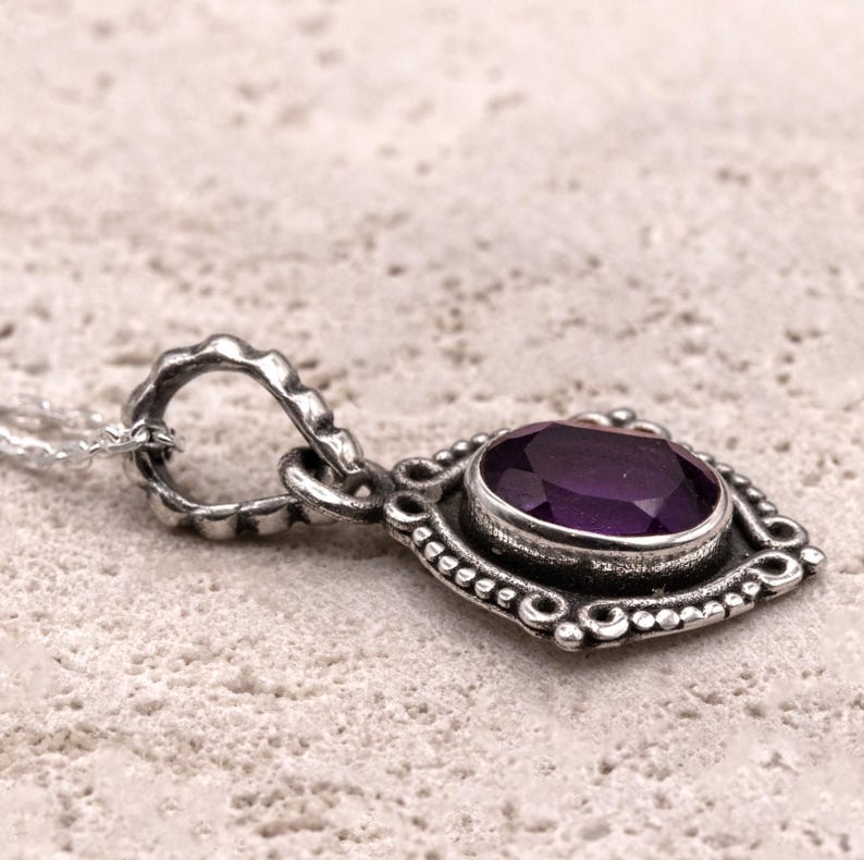 925 Sterling Silver Amethyst Gemstone Ladies Vintage Design Pendant Necklace