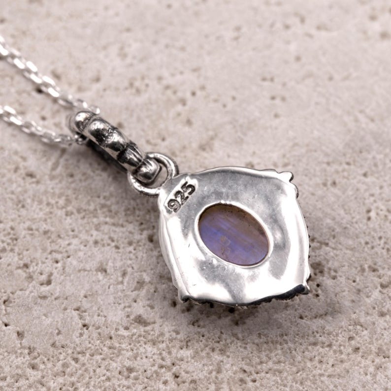 925 Sterling Silver Moonstone Gemstone Ladies Vintage Design Pendant Necklace