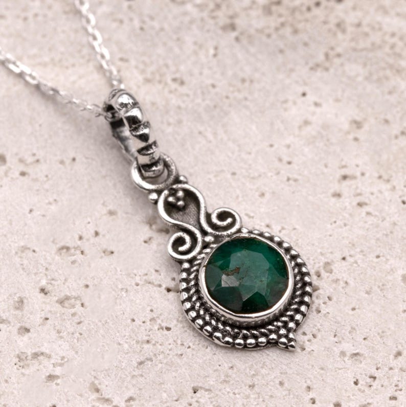 925 Sterling Silver Natural Faceted Emerald Gemstone Ladies Pendant Necklace