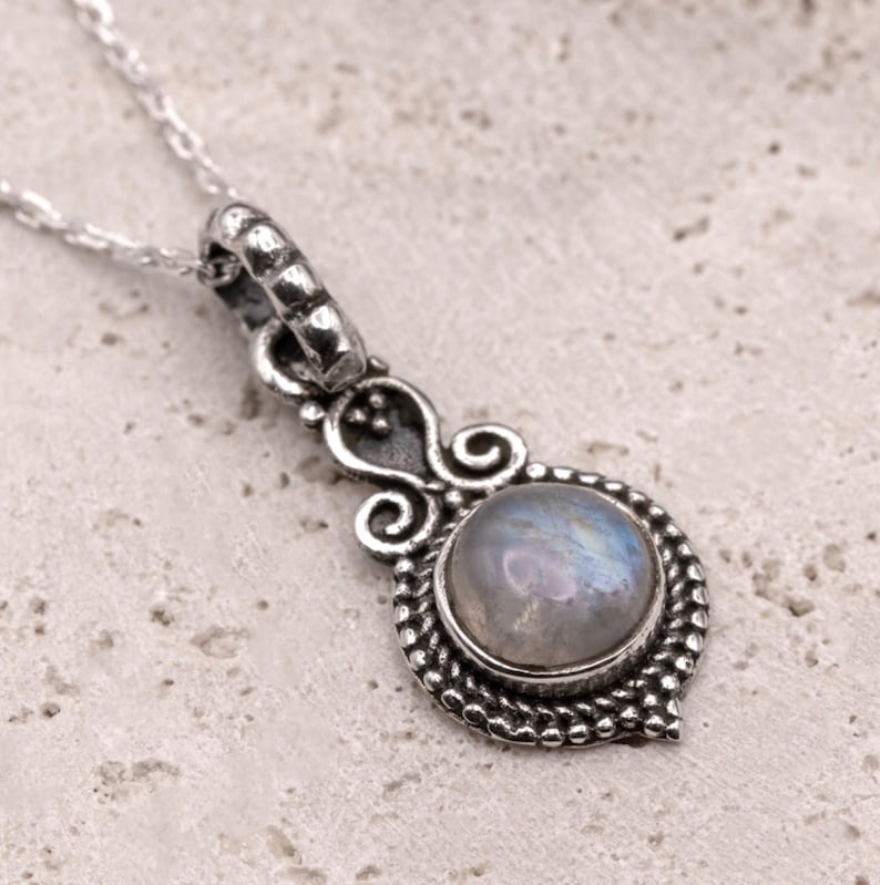 925 Sterling Silver Natural Cabochon Moonstone Gemstone Ladies Pendant Necklace