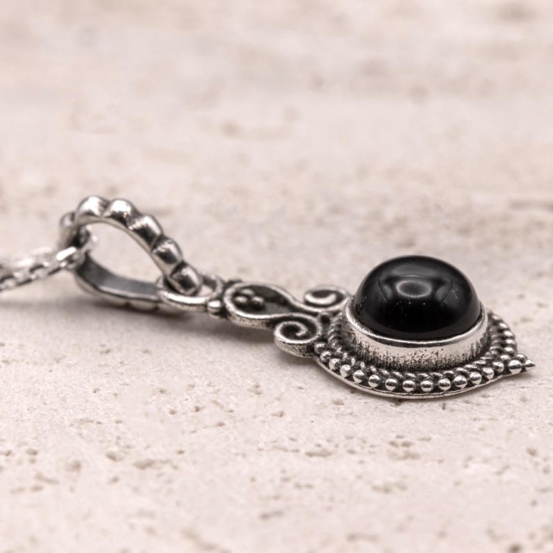 925 Sterling Silver Cabochon Black Onyx Gemstone Pendant Necklace