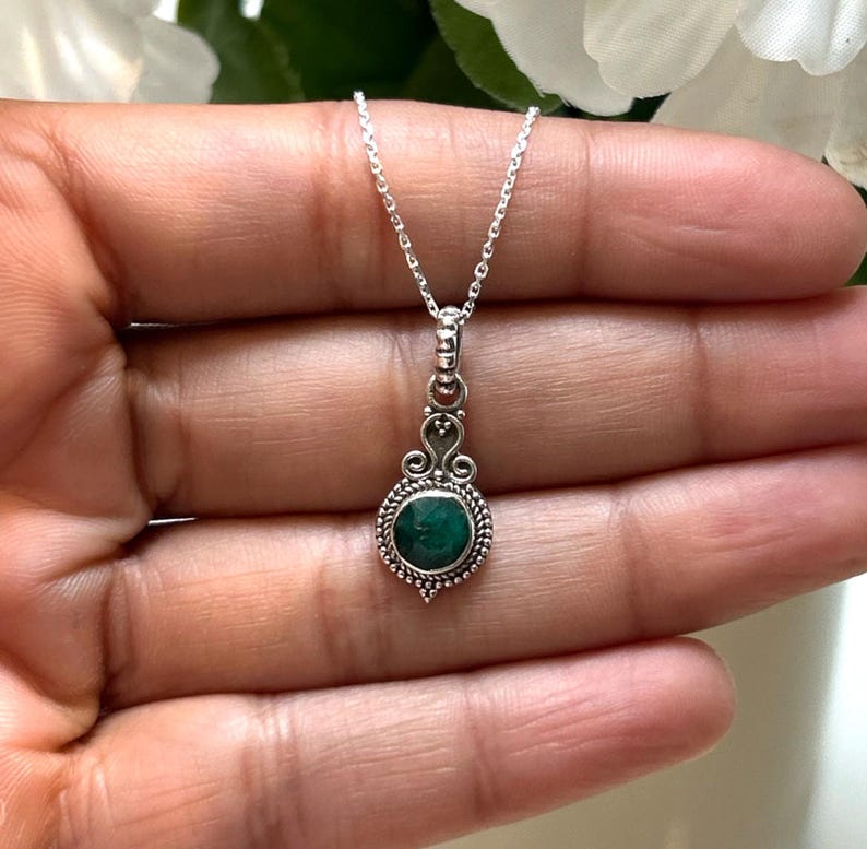 925 Sterling Silver Natural Faceted Emerald Gemstone Ladies Pendant Necklace
