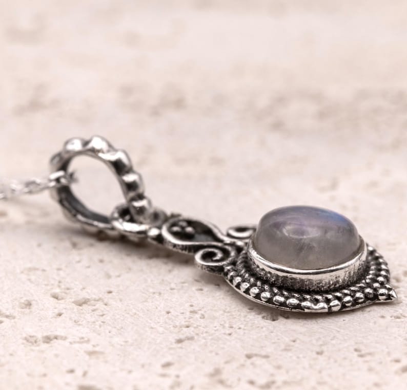 925 Sterling Silver Natural Cabochon Moonstone Gemstone Ladies Pendant Necklace