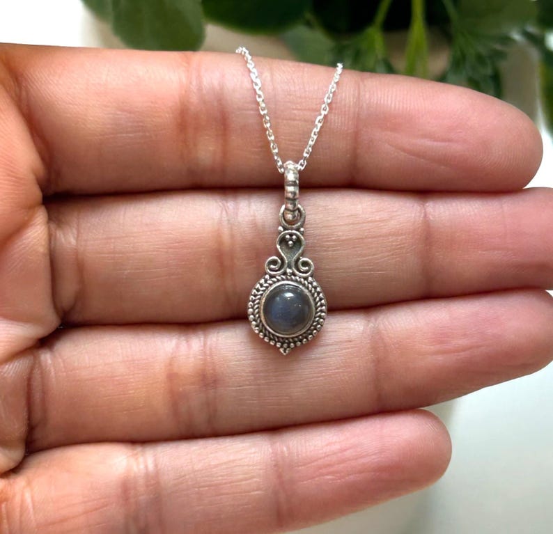 925 Sterling Silver Natural Cabochon Labradorite Gemstone Pendant Necklace