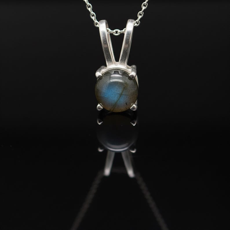 925 Sterling Silver Cabochon Labradorite Gemstone Ladies Pendant Necklace