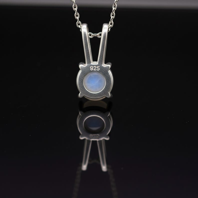 925 Sterling Silver Cabochon Moonstone Gemstone Ladies Pendant Necklace