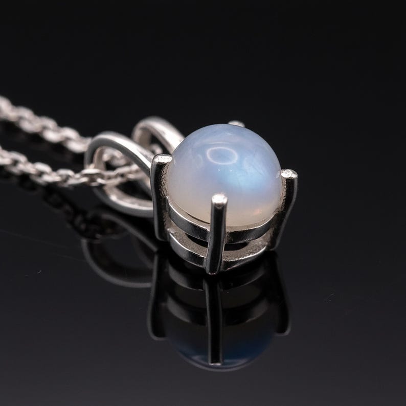 925 Sterling Silver Cabochon Moonstone Gemstone Ladies Pendant Necklace