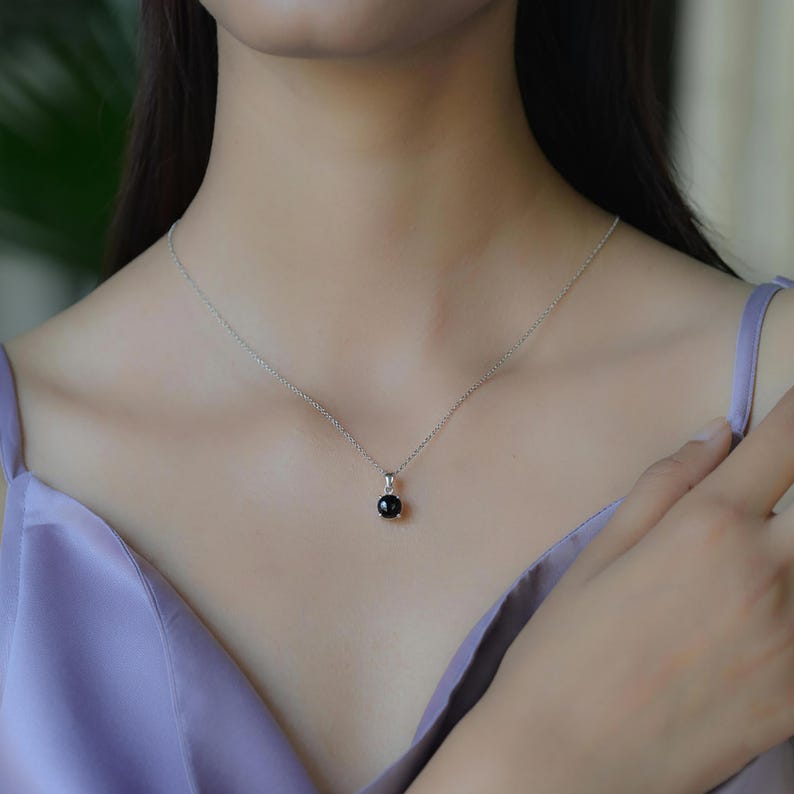 925 Sterling Silver Cabochon Black Oval Gemstone Ladies Pendant Necklace
