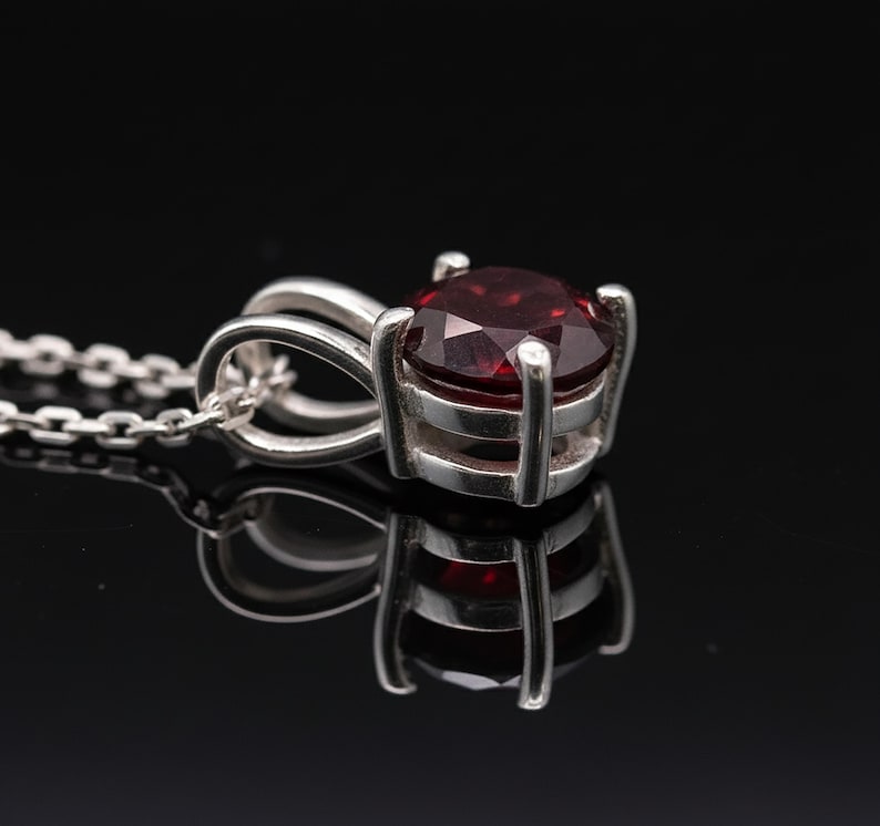 925 Sterling Silver Faceted Red Garnet Gemstone Ladies Pendant Necklace