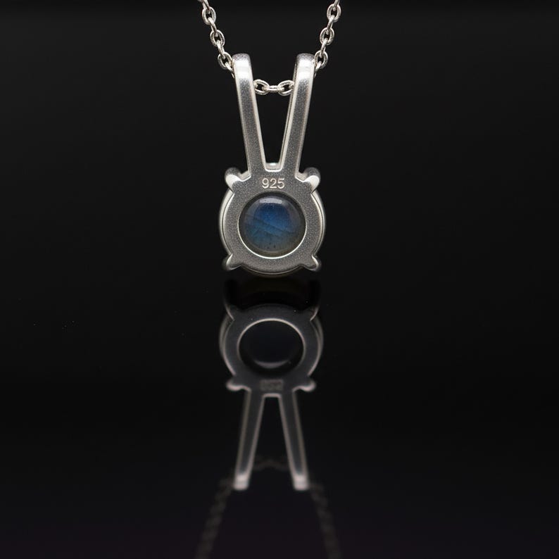 925 Sterling Silver Cabochon Labradorite Gemstone Ladies Pendant Necklace