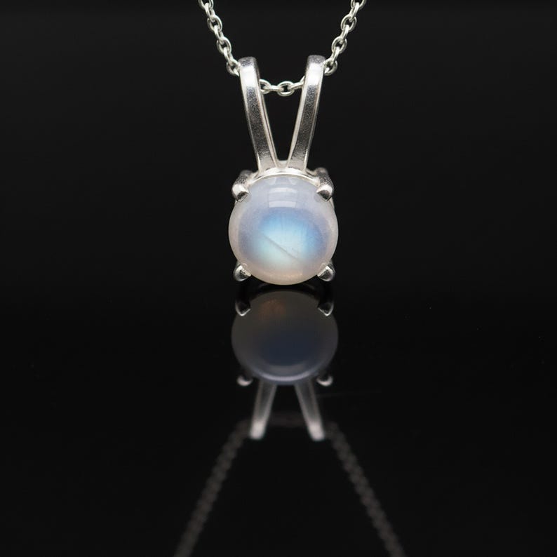 925 Sterling Silver Cabochon Moonstone Gemstone Ladies Pendant Necklace