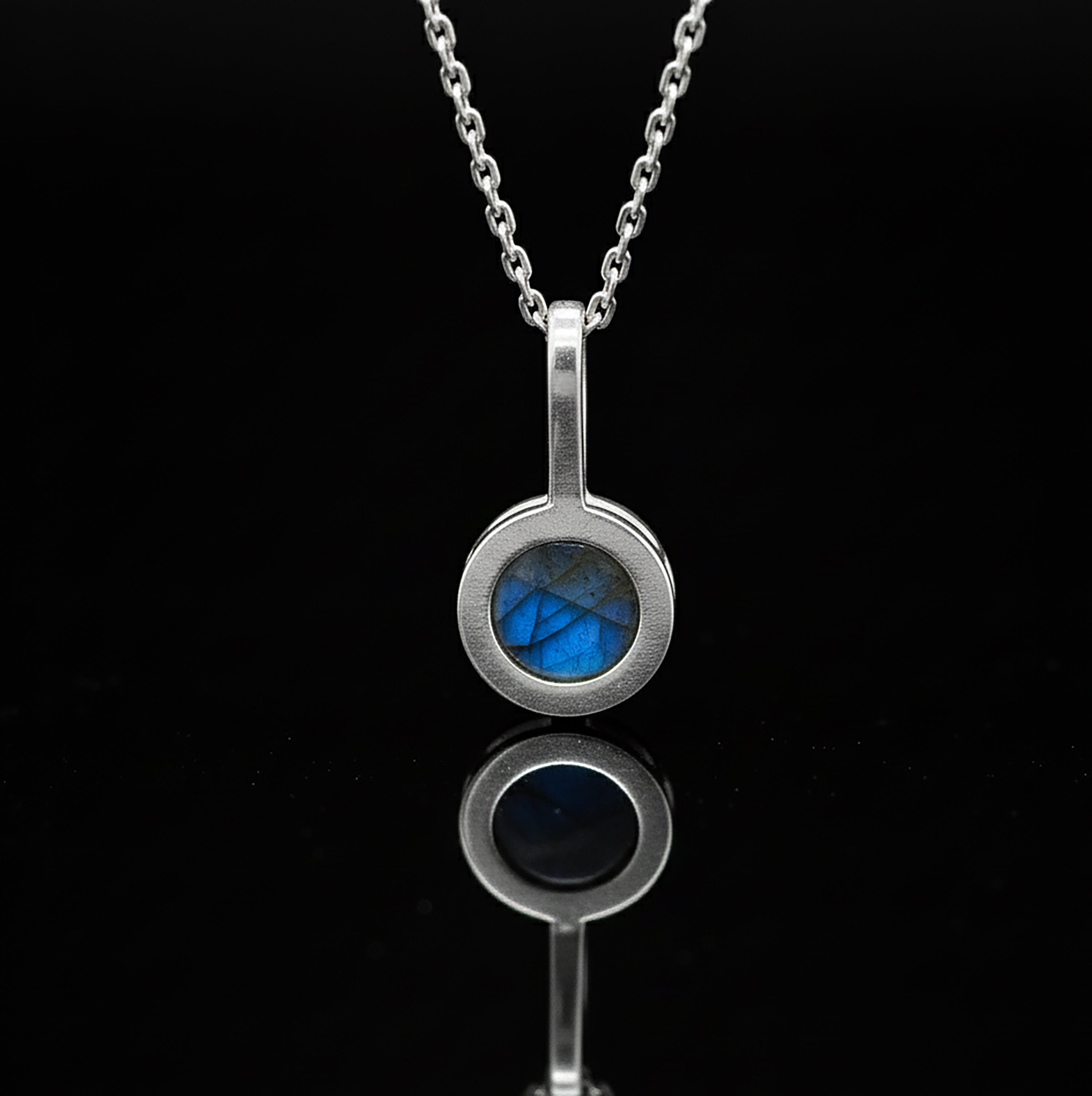 925 Sterling Silver Cabochon Natural Labradorite Gemstone Ladies Pendant