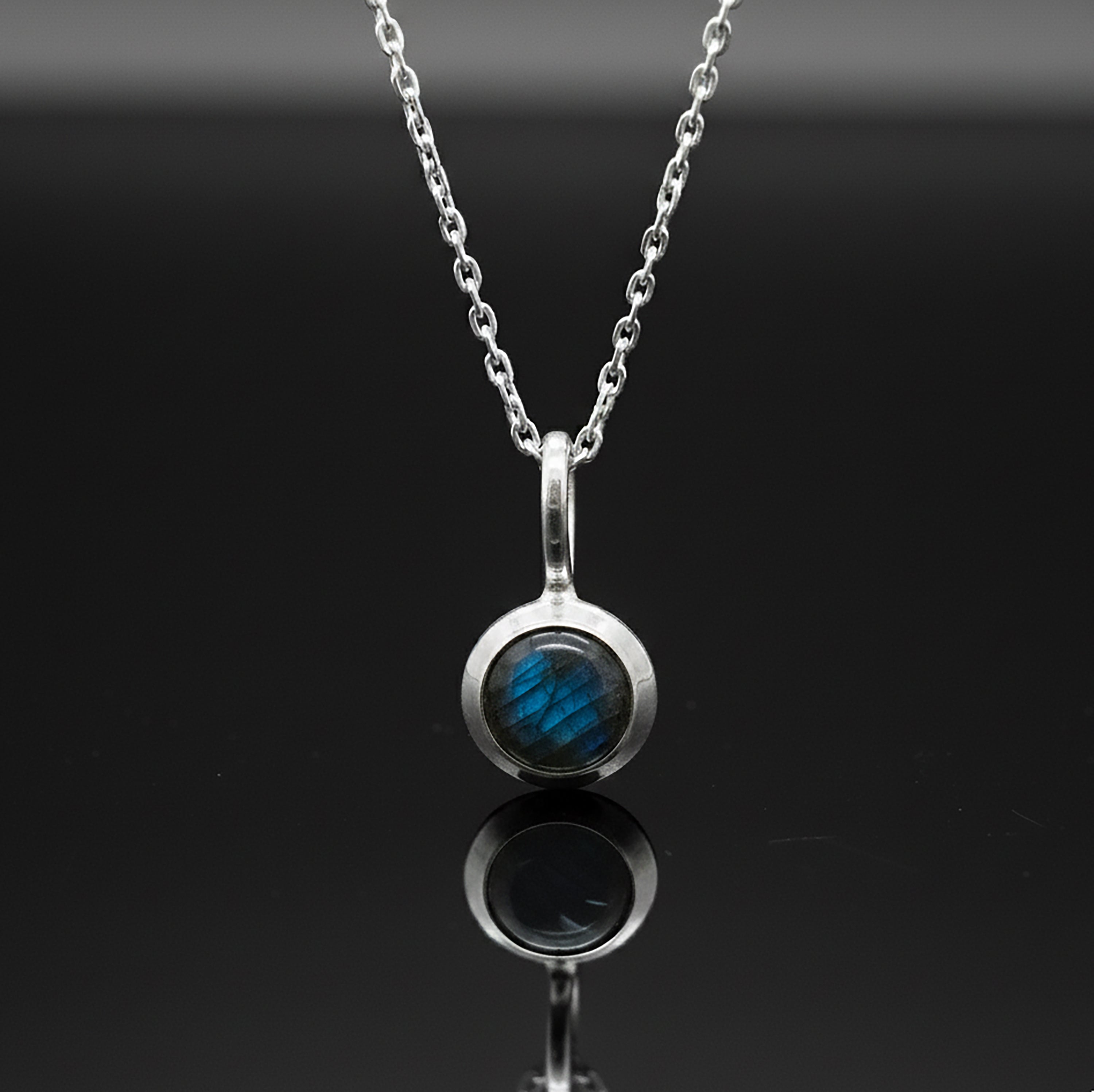 925 Sterling Silver Cabochon Natural Labradorite Gemstone Ladies Pendant