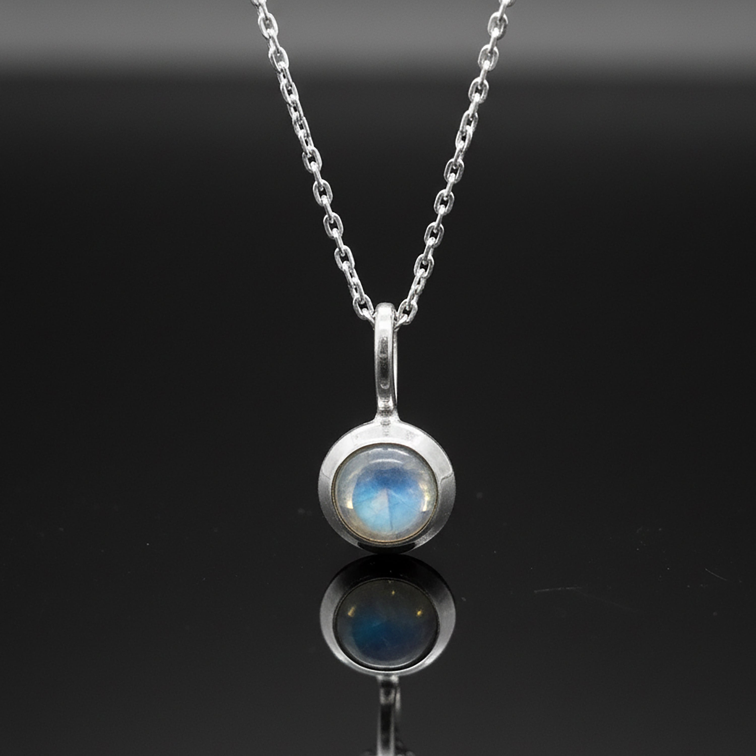 925 Sterling Silver Cabochon Natural Moonstone Gemstone Ladies Pendant