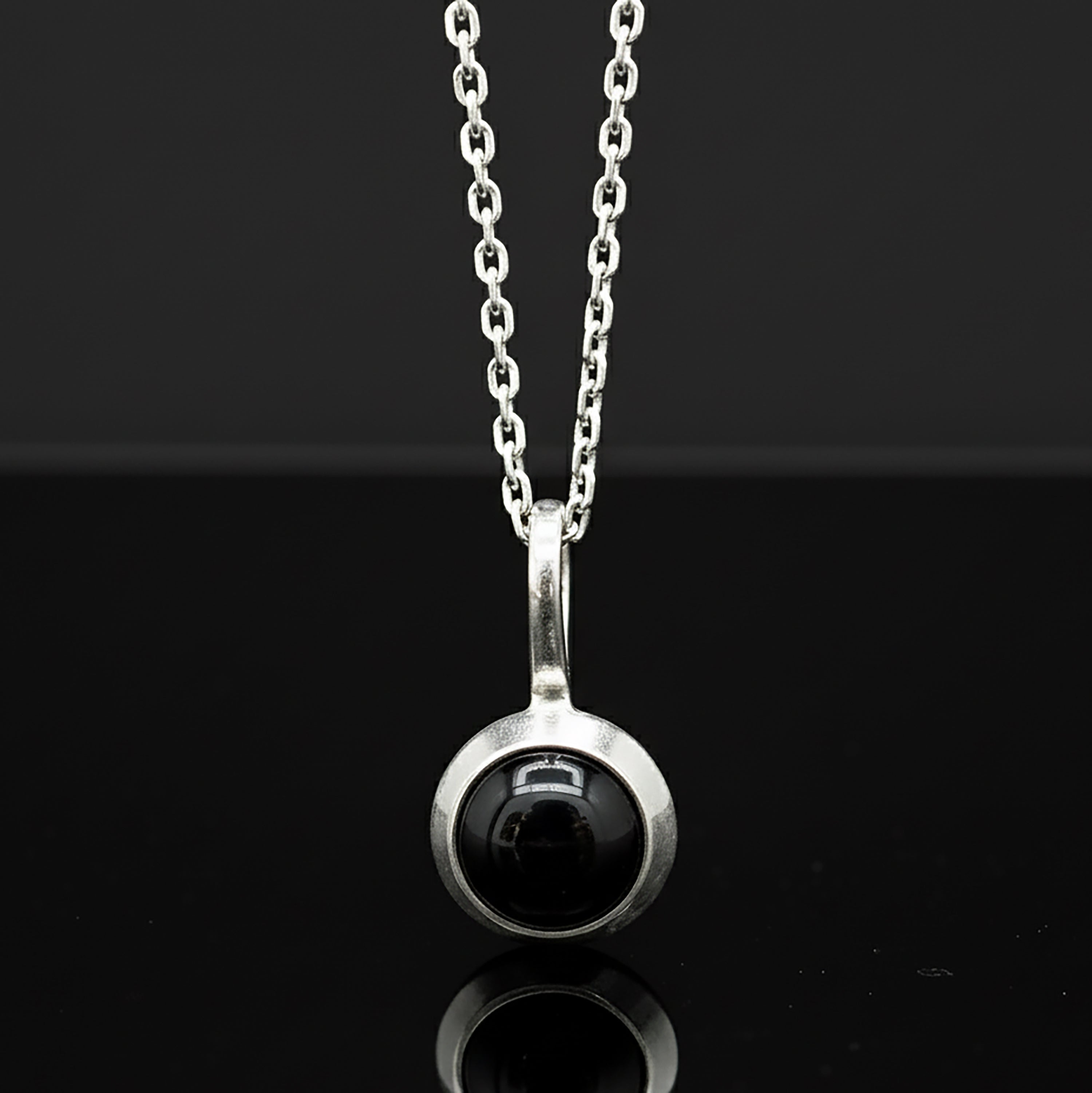 925 Sterling Silver Cabochon Black Onyx Gemstone Ladies Pendant