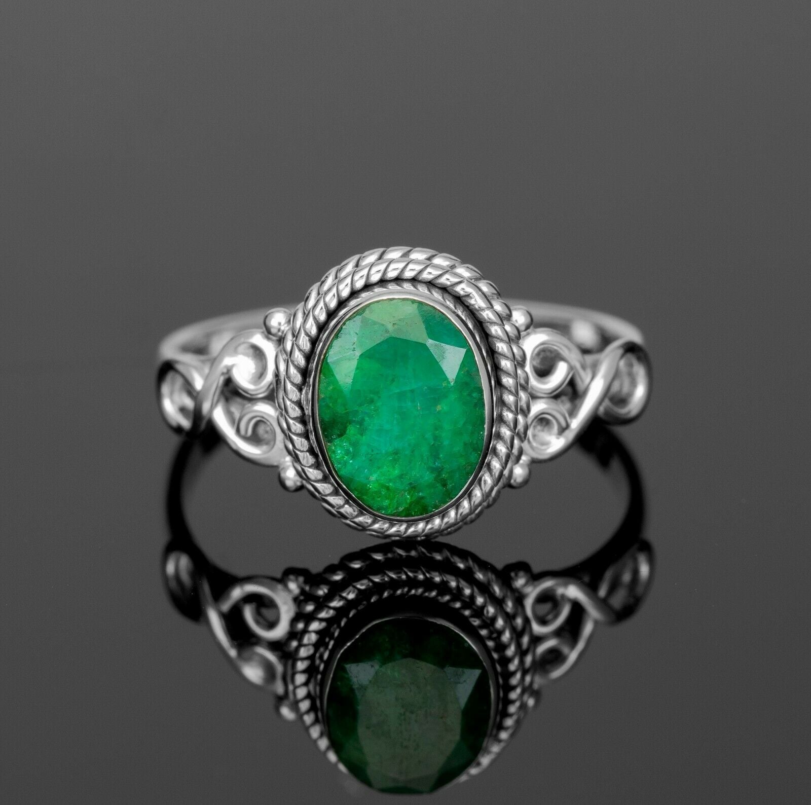 Oval Cut Green Emerald 925 Silver Ladies Ring Faris Jewels oval-cut-green-emerald-925-silver-ladies-ring-faris-jewels