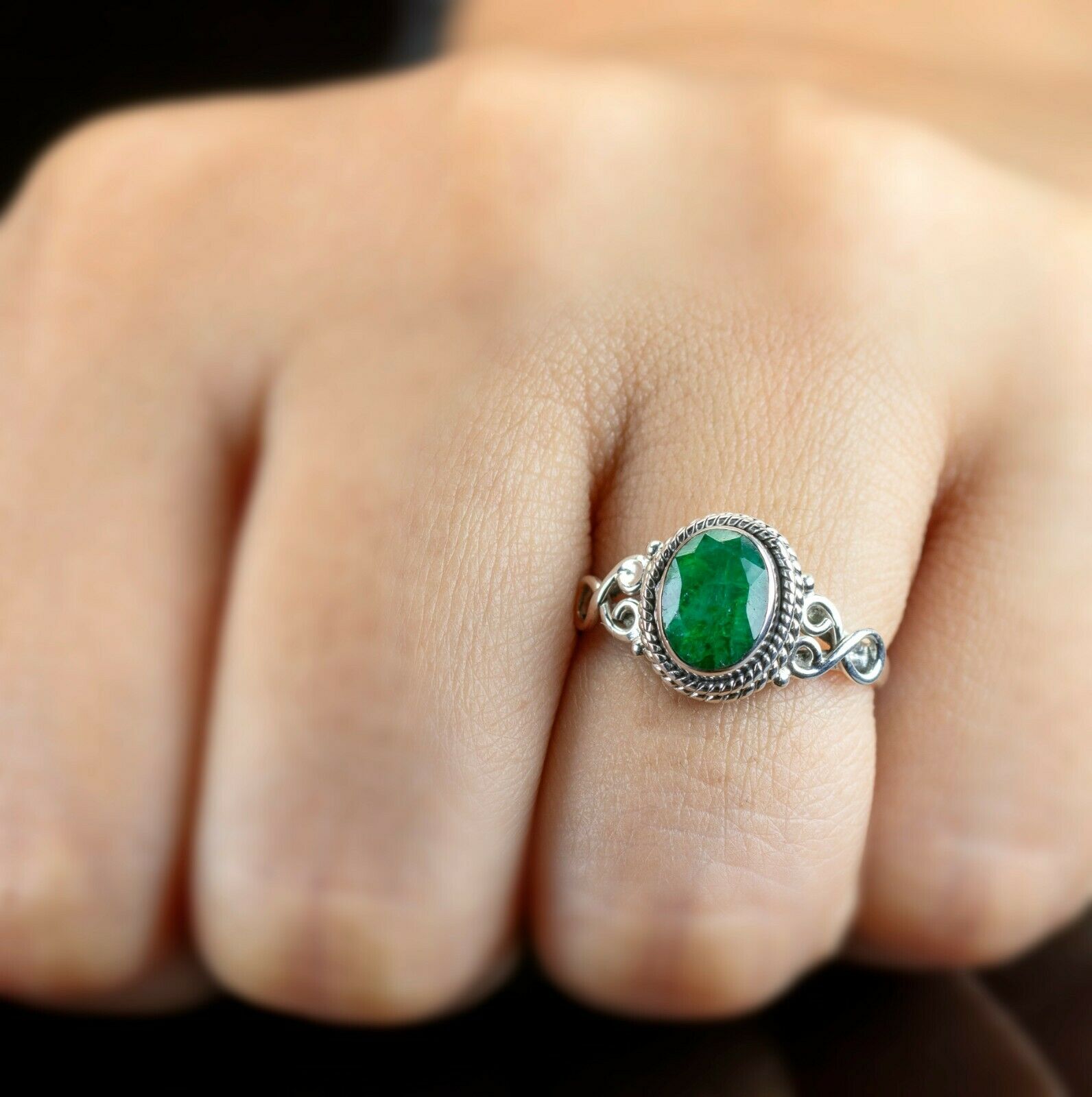 Oval Cut 925 Sterling Silver Ladies Green Emerald Ring Gemstone Jewellery Gift
