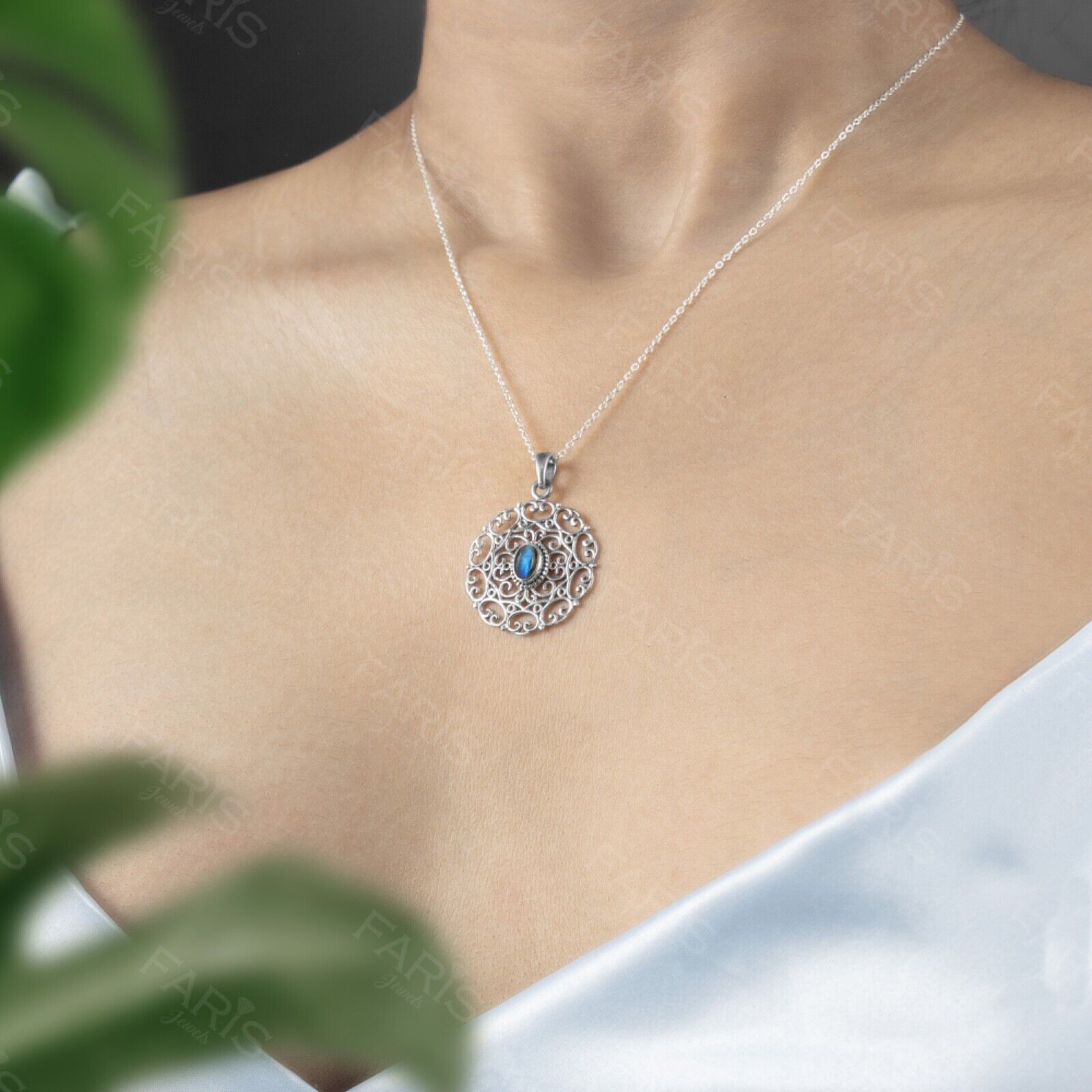 Sterling Silver 925 Oval Labradorite Gemstone Pendant Necklace Vintage Design